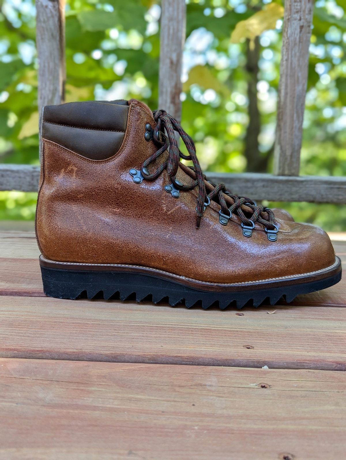 Photo by timelesstough on October 1, 2024 of the Viberg Pachena Bay in Maryam Cuoio Lux Roughout & Horween Mushroom Chamois.