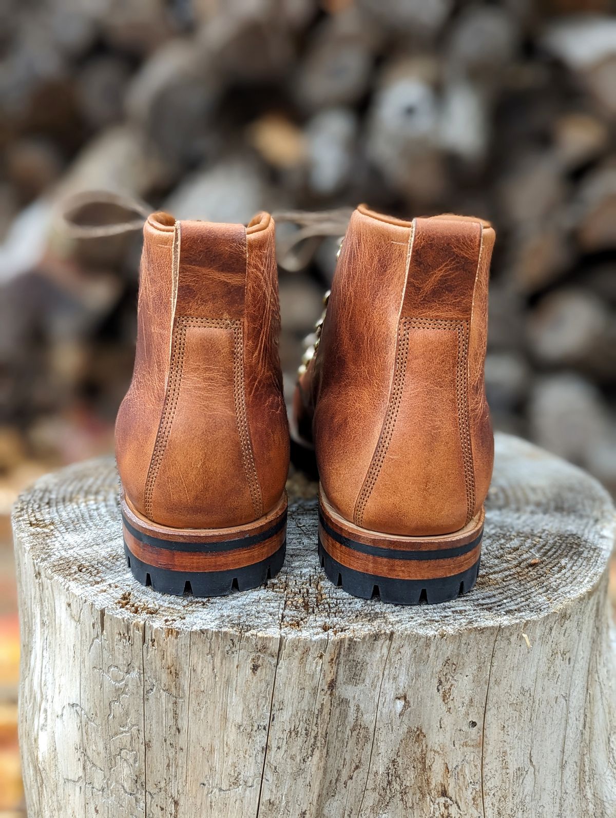 Photo by timelesstough on November 1, 2023 of the Viberg Hiker in Horween Natural Dublin.