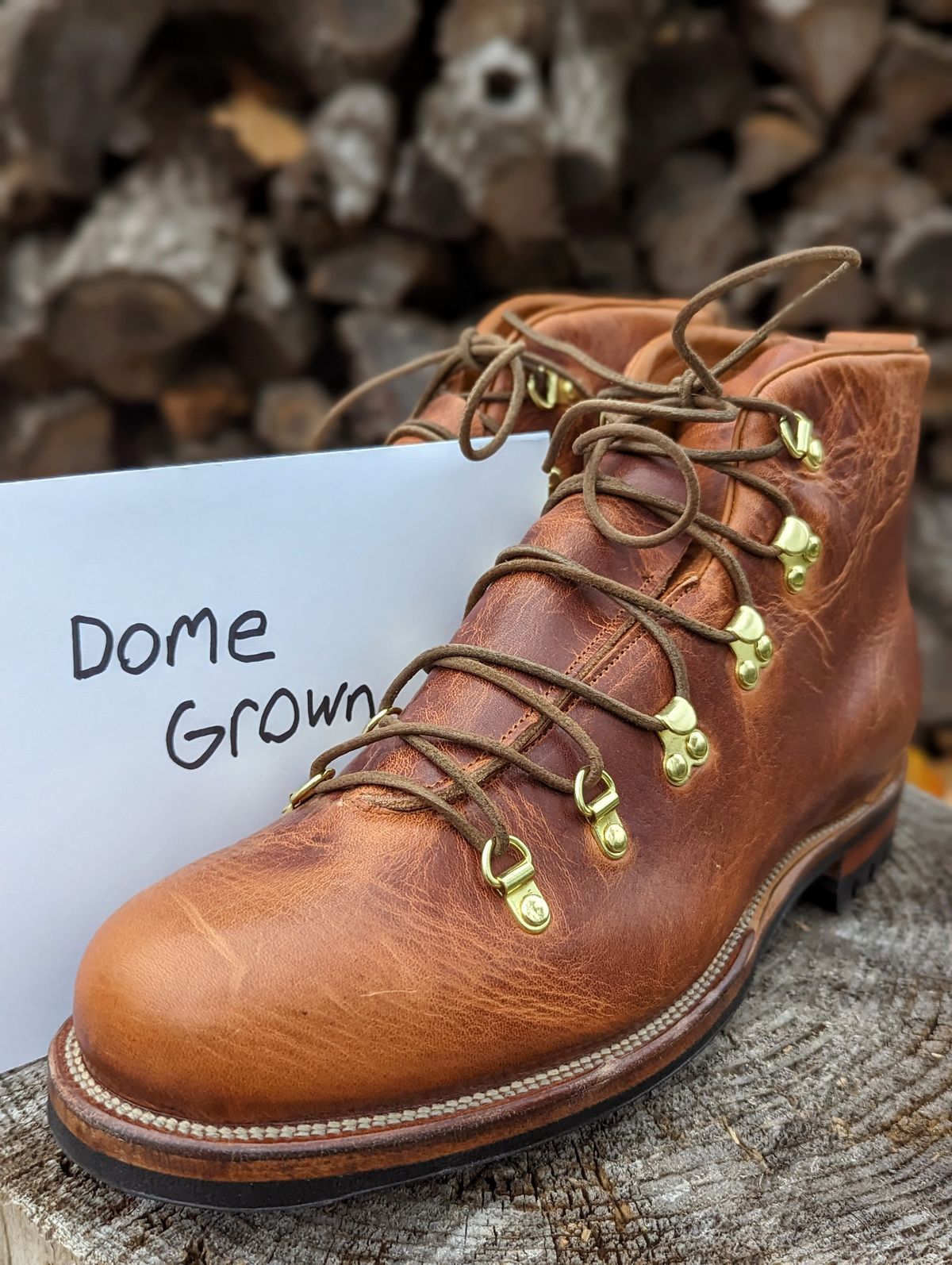 Photo by timelesstough on November 1, 2023 of the Viberg Hiker in Horween Natural Dublin.