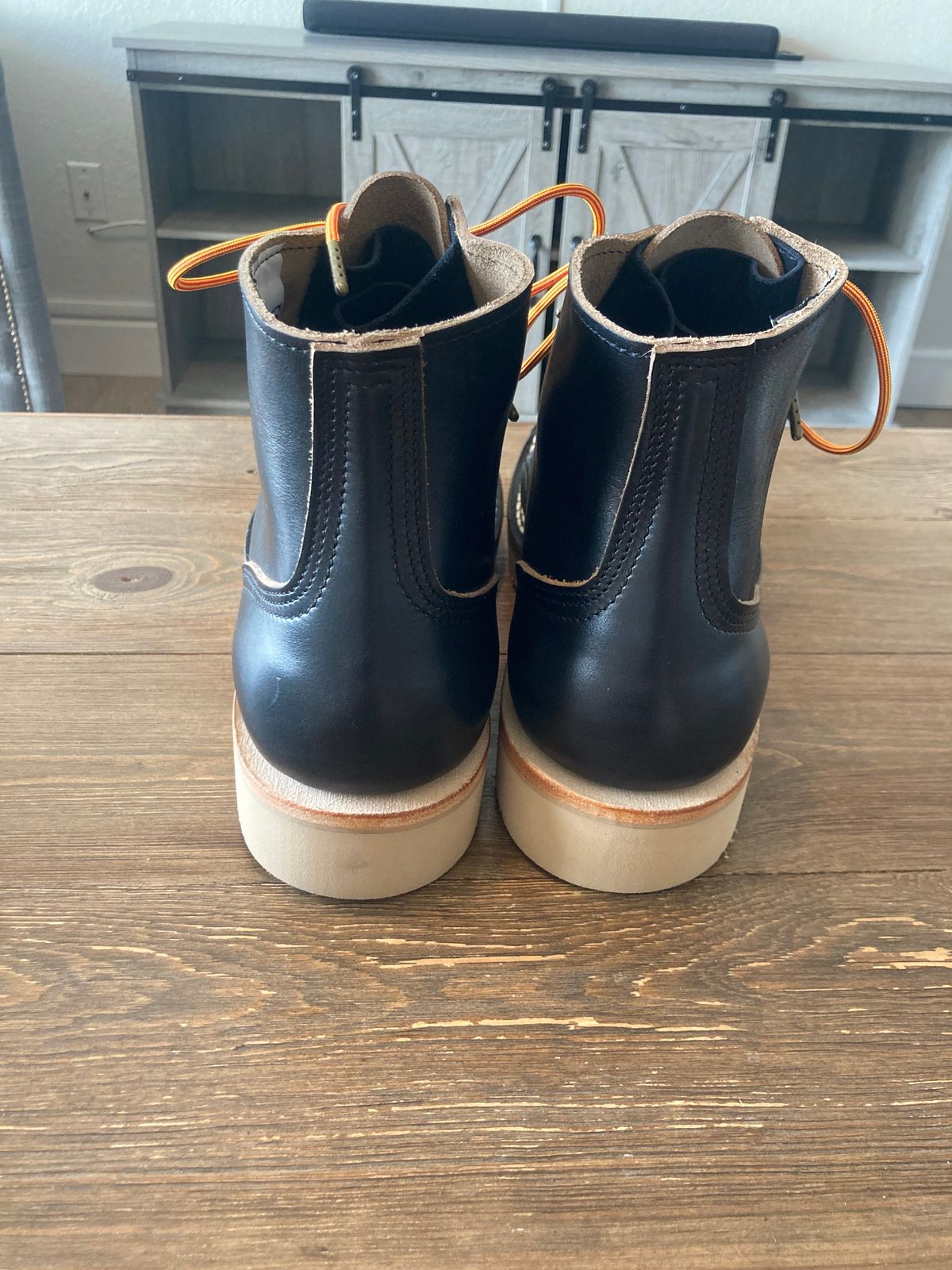 Photo by PostGhost on October 2, 2024 of the Nicks Free Range in Horween Black Chromexcel.