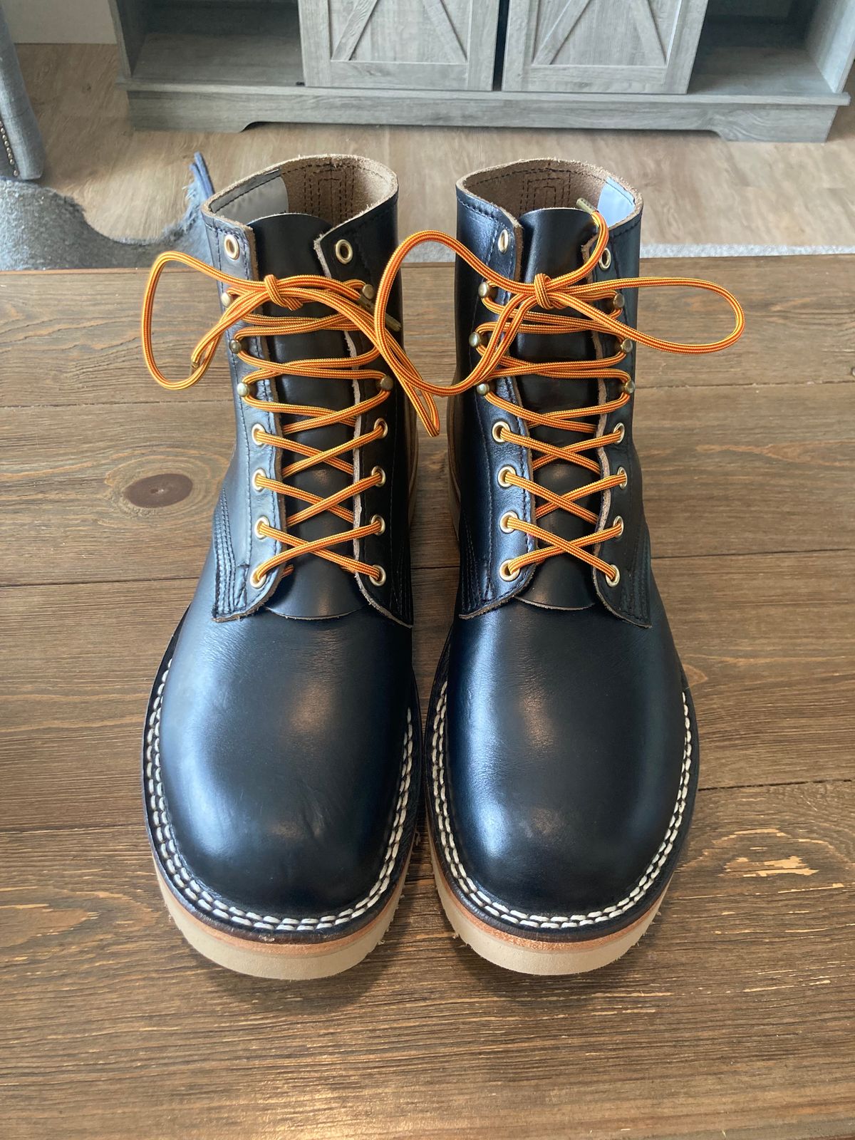 Photo by PostGhost on October 2, 2024 of the Nicks Free Range in Horween Black Chromexcel.