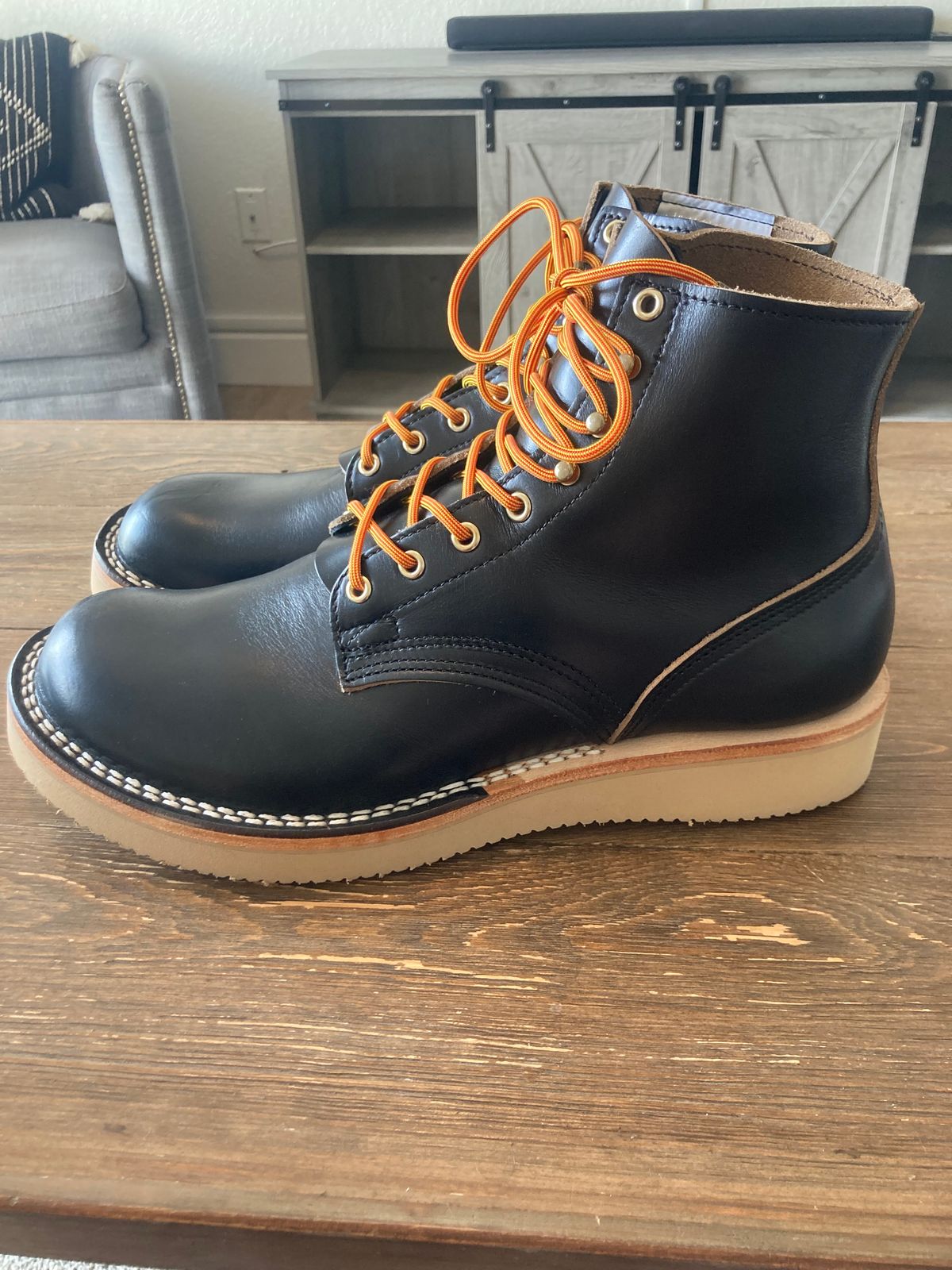 Photo by PostGhost on October 2, 2024 of the Nicks Free Range in Horween Black Chromexcel.