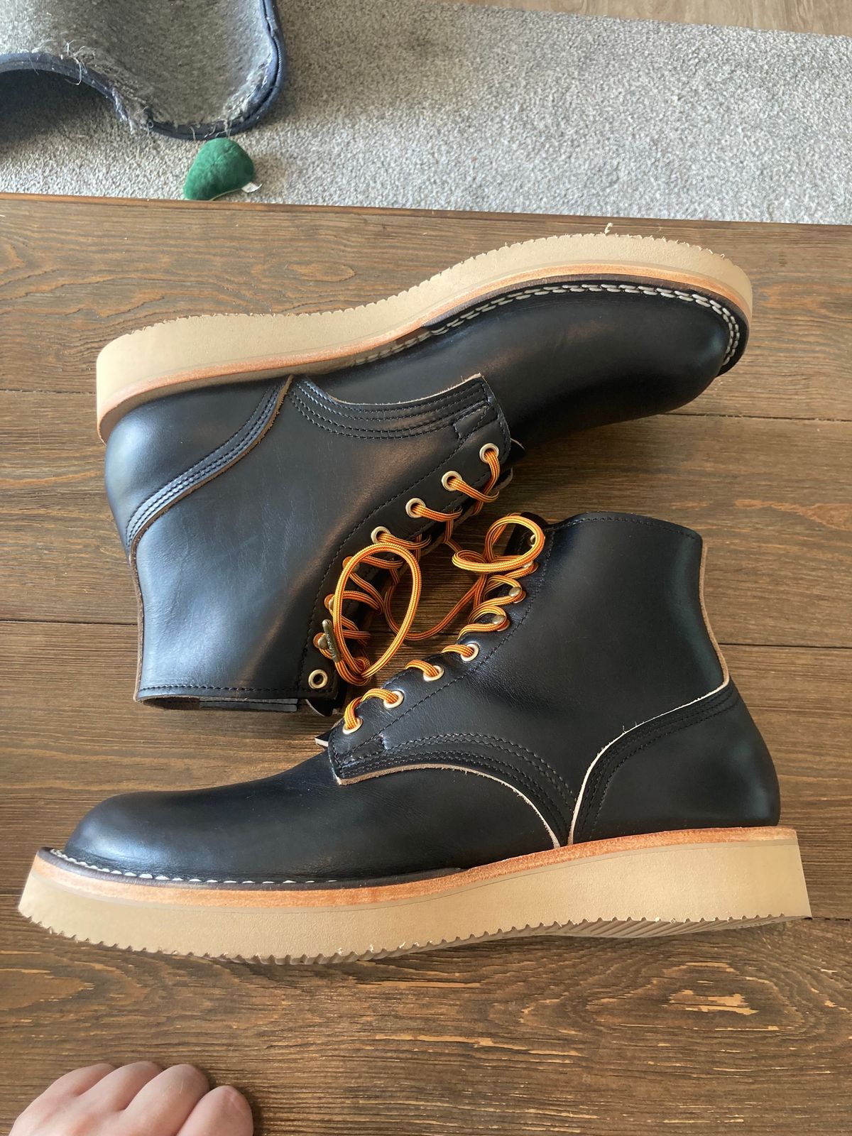 Photo by PostGhost on October 2, 2024 of the Nicks Free Range in Horween Black Chromexcel.