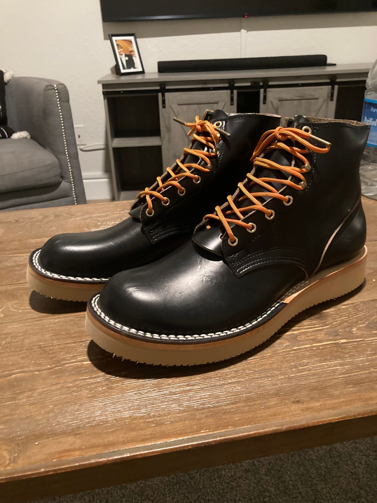 Photo by PostGhost on October 2, 2024 of the Nicks Free Range in Horween Black Chromexcel.