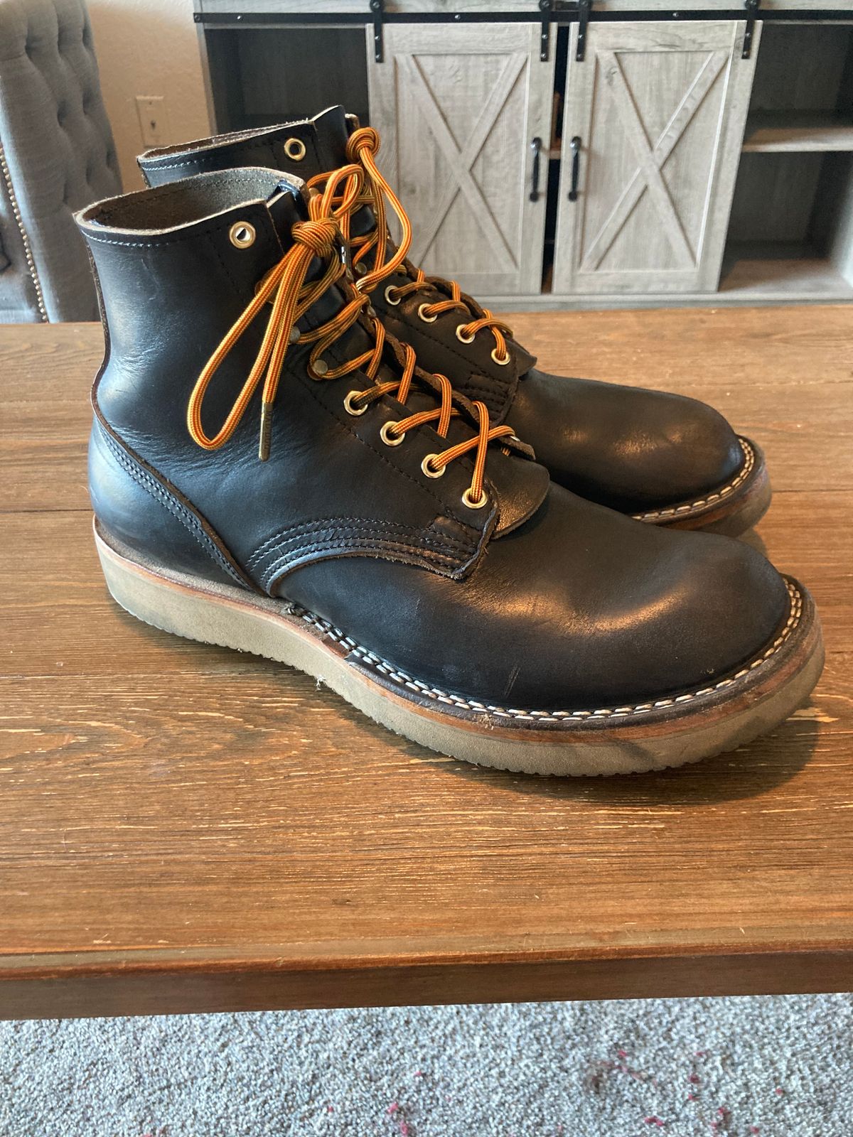Photo by PostGhost on October 13, 2024 of the Nicks Free Range in Horween Black Chromexcel.