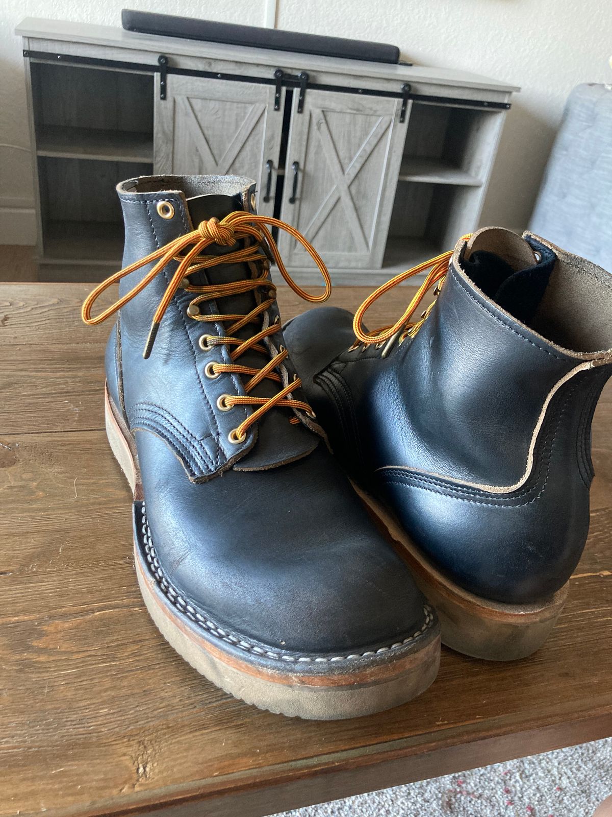 Photo by PostGhost on October 13, 2024 of the Nicks Free Range in Horween Black Chromexcel.