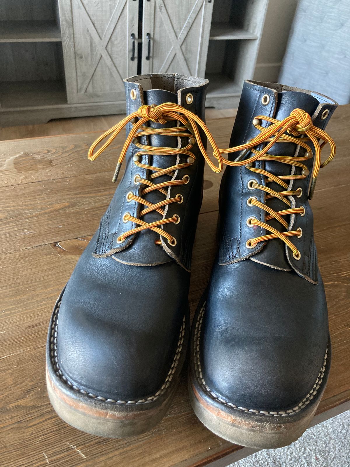 Photo by PostGhost on October 13, 2024 of the Nicks Free Range in Horween Black Chromexcel.