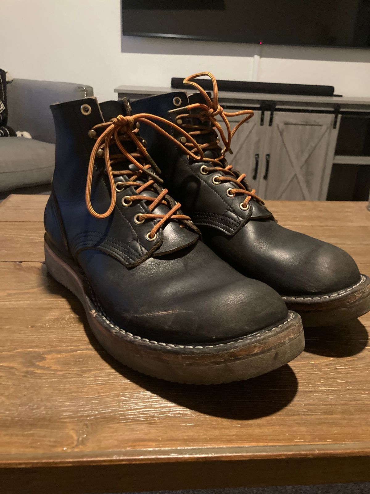 Photo by PostGhost on October 29, 2024 of the Nicks Free Range in Horween Black Chromexcel.