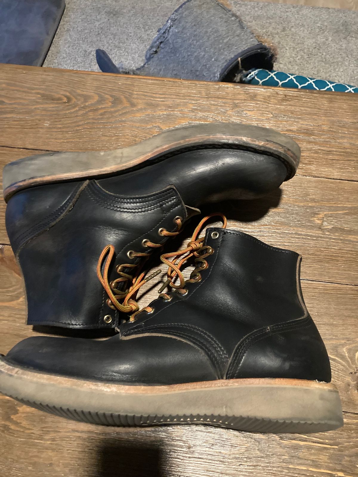 Photo by PostGhost on October 29, 2024 of the Nicks Free Range in Horween Black Chromexcel.