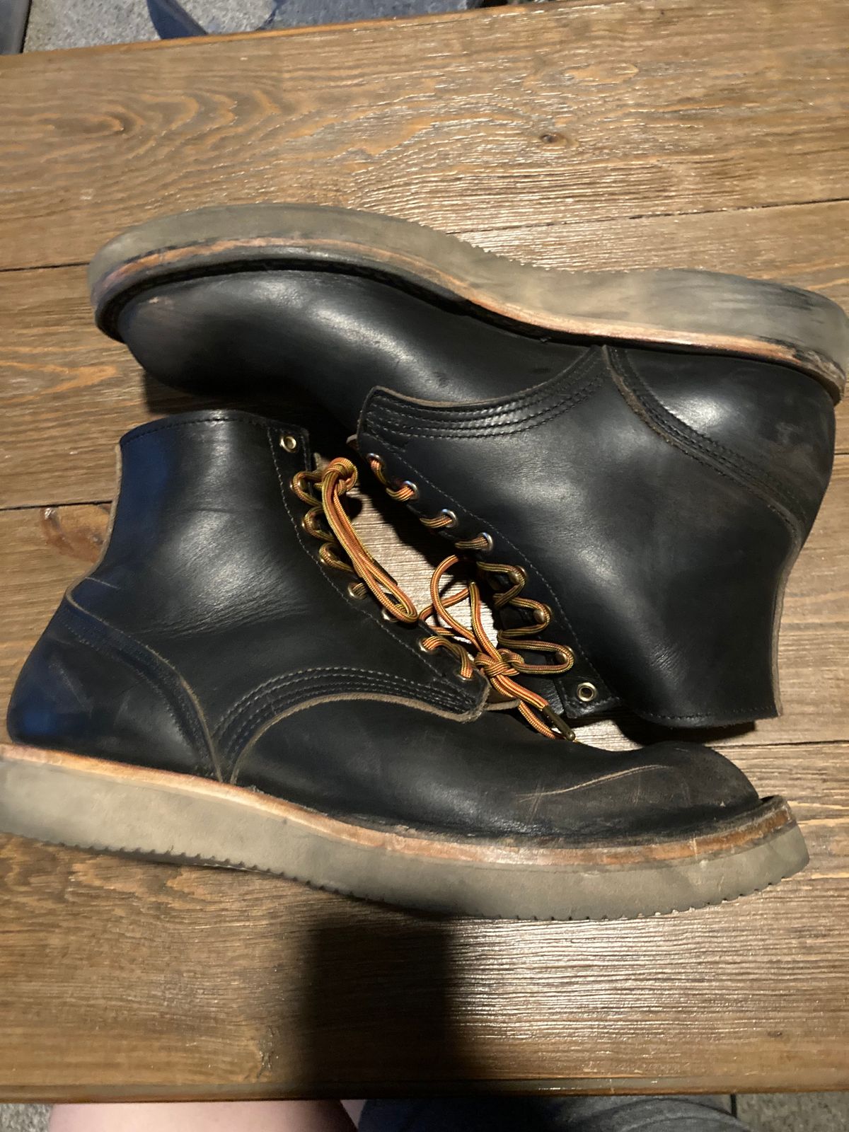 Photo by PostGhost on October 29, 2024 of the Nicks Free Range in Horween Black Chromexcel.
