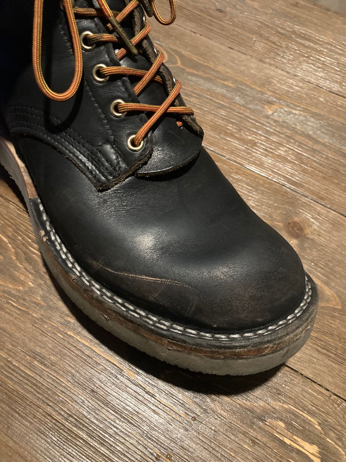 Photo by PostGhost on October 29, 2024 of the Nicks Free Range in Horween Black Chromexcel.