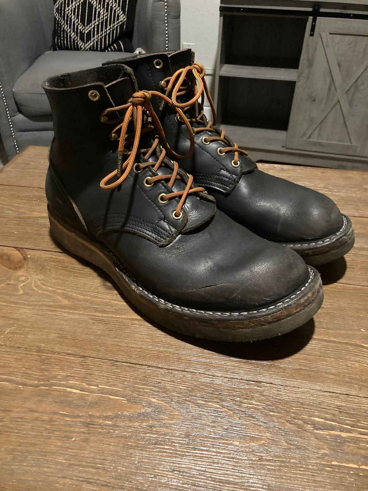 Photo by PostGhost on November 20, 2024 of the Nicks Free Range in Horween Black Chromexcel.
