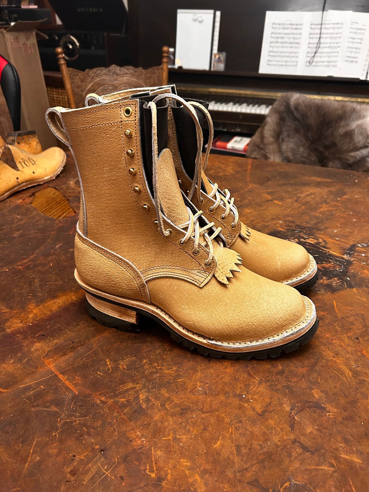 Photo by lmeinzinger on October 6, 2025 of the Self-Made Custom Model in Saddle Tan Boar.
