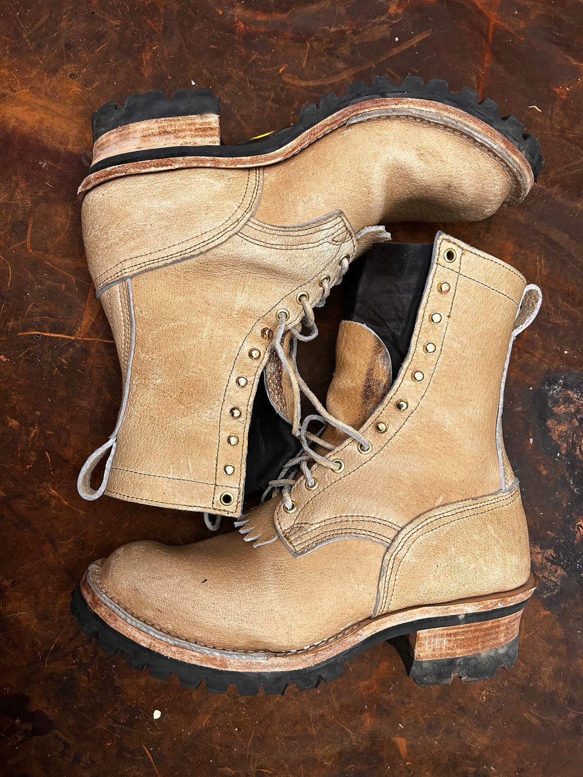 Photo by lmeinzinger on November 6, 2025 of the Self-Made Custom Model in Saddle Tan Boar.