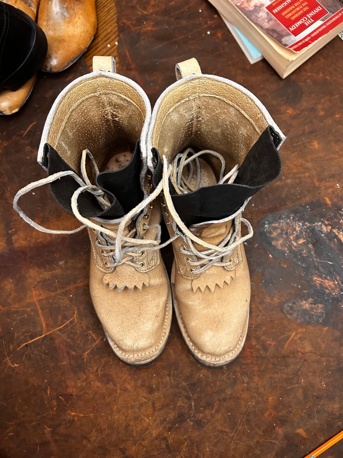 Photo by lmeinzinger on November 6, 2025 of the Self-Made Custom Model in Saddle Tan Boar.