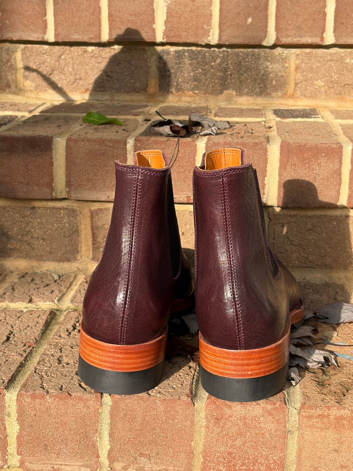 Photo by PinyonPine on October 1, 2025 of the Renav Renav / RTW Chelsea in Horween Aspen DHF Burgundy.