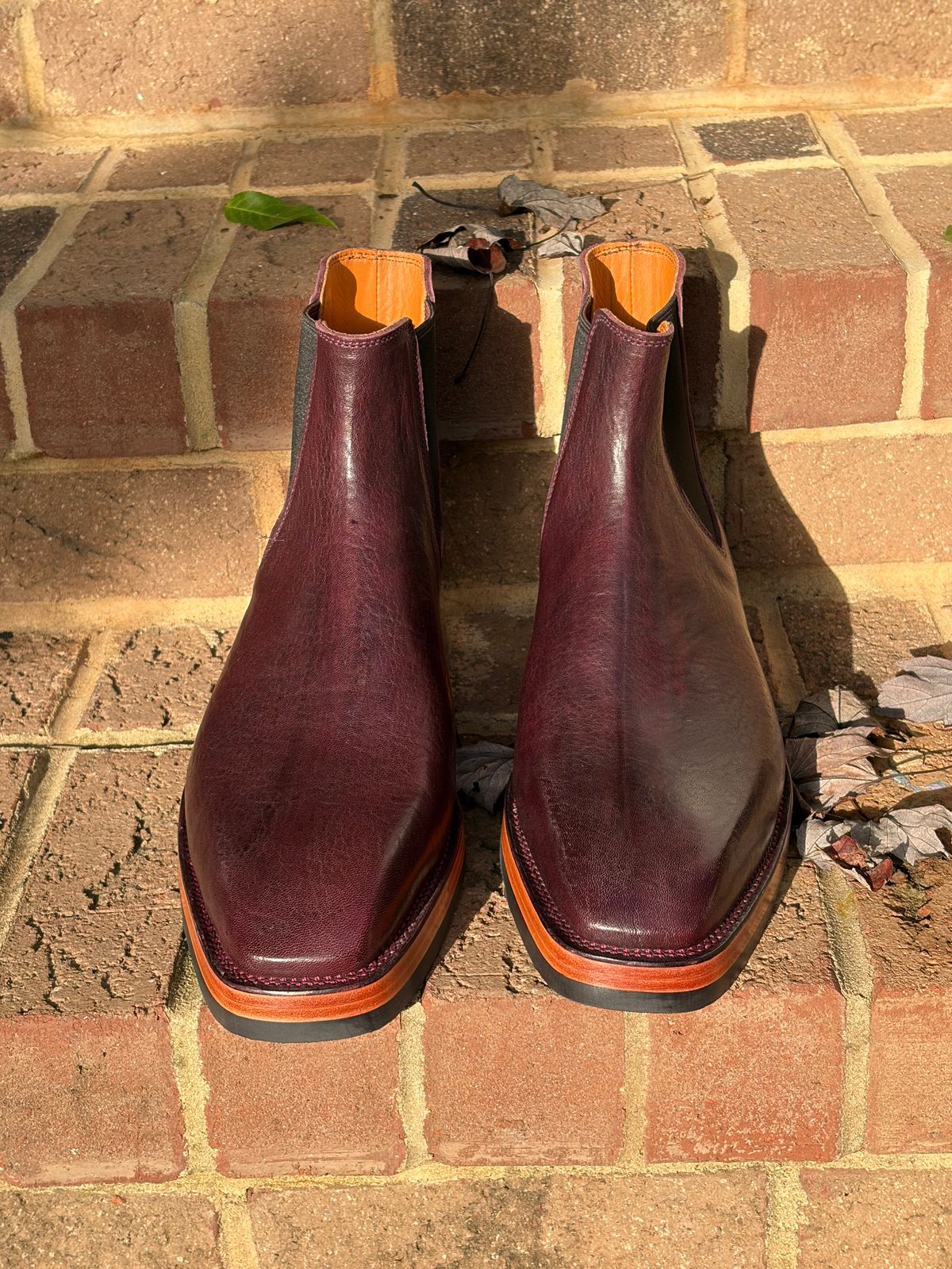 Photo by PinyonPine on October 1, 2025 of the Renav Renav / RTW Chelsea in Horween Aspen DHF Burgundy.
