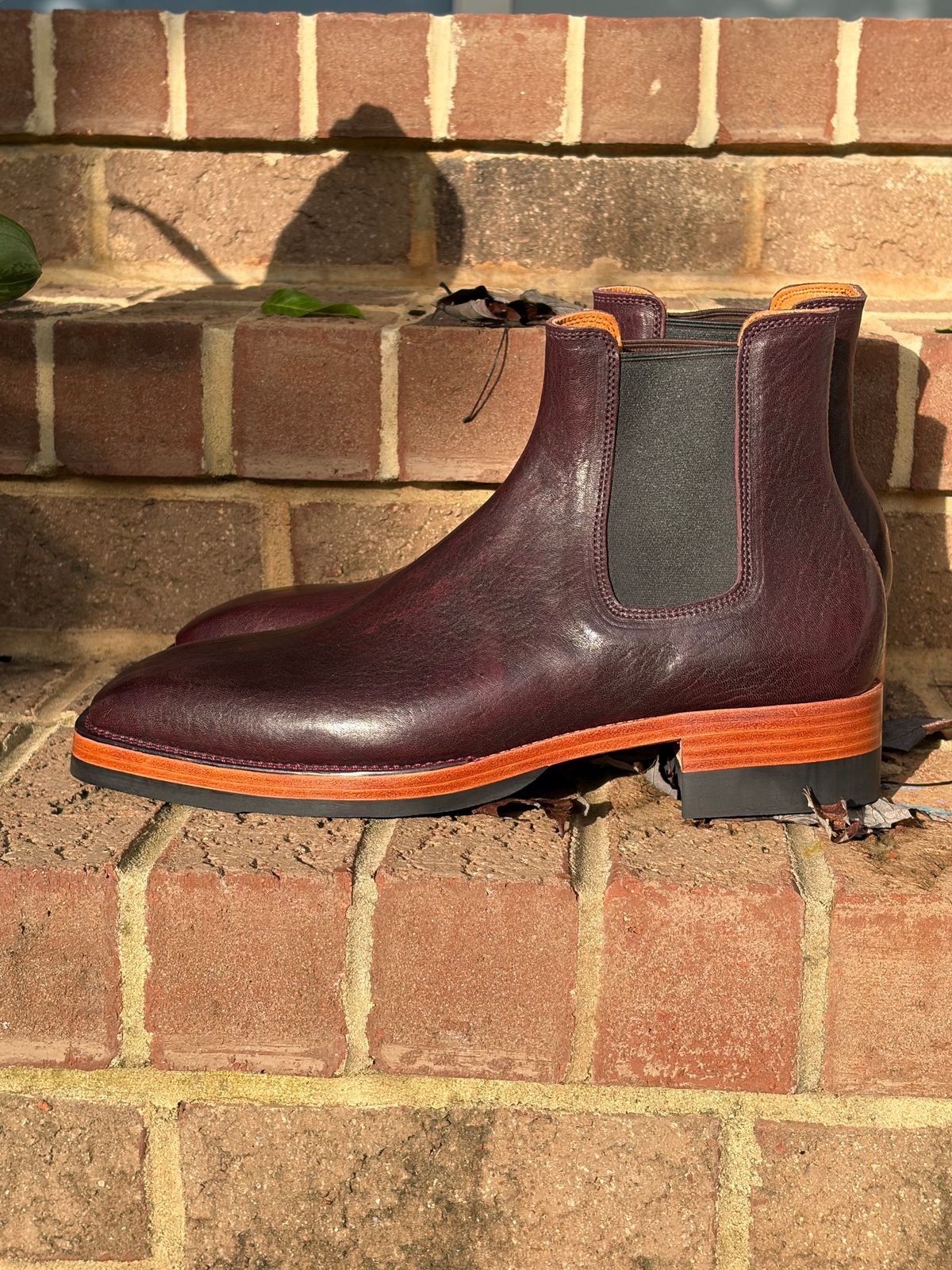 Photo by PinyonPine on October 1, 2025 of the Renav Renav / RTW Chelsea in Horween Aspen DHF Burgundy.