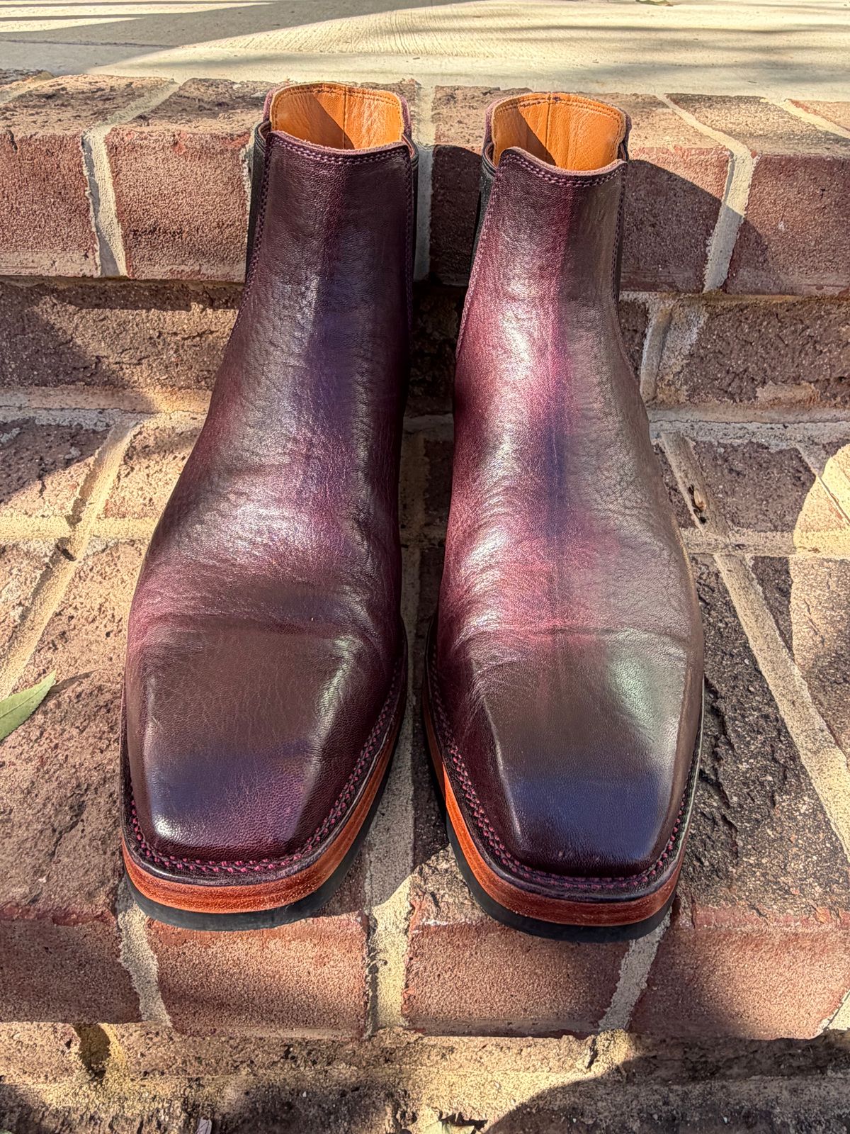 Photo by PinyonPine on November 4, 2025 of the Renav Renav / RTW Chelsea in Horween Aspen DHF Burgundy.