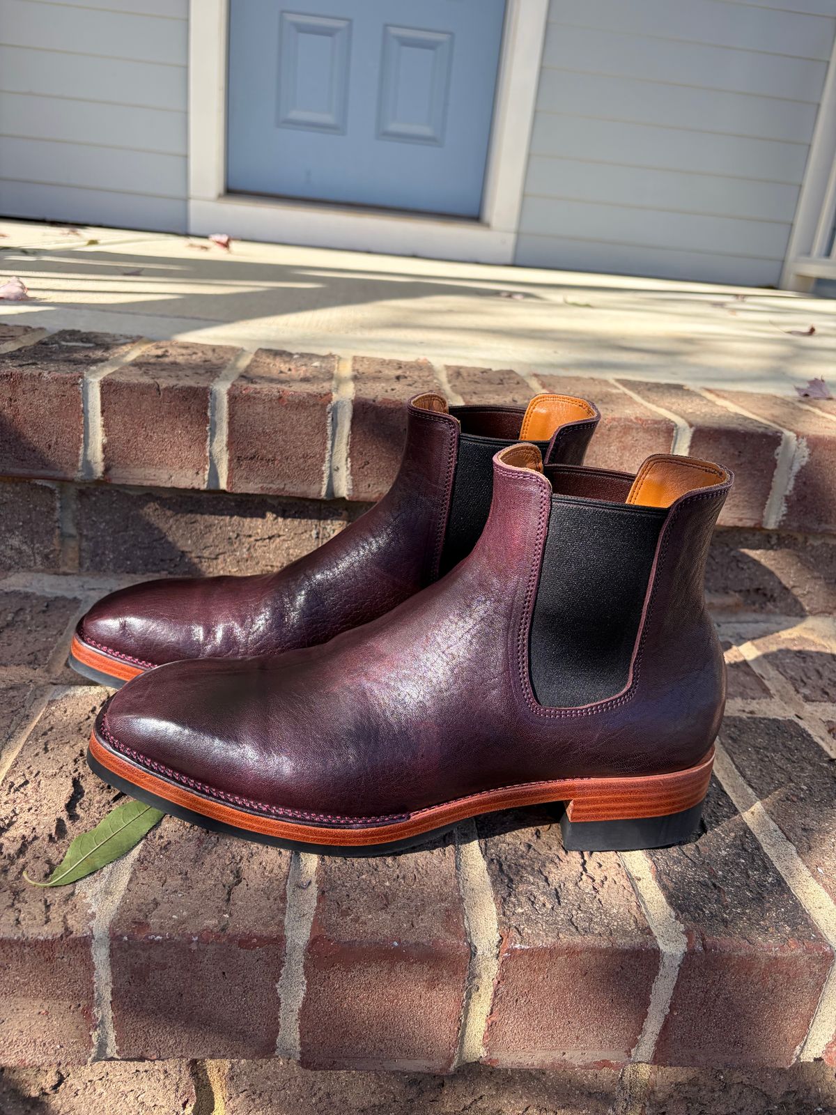 Photo by PinyonPine on November 4, 2025 of the Renav Renav / RTW Chelsea in Horween Aspen DHF Burgundy.