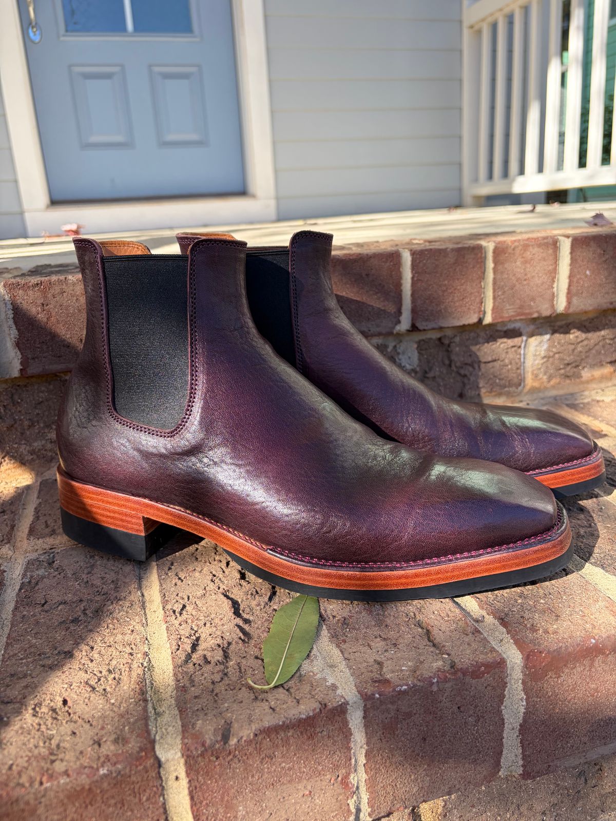 Photo by PinyonPine on November 4, 2025 of the Renav Renav / RTW Chelsea in Horween Aspen DHF Burgundy.