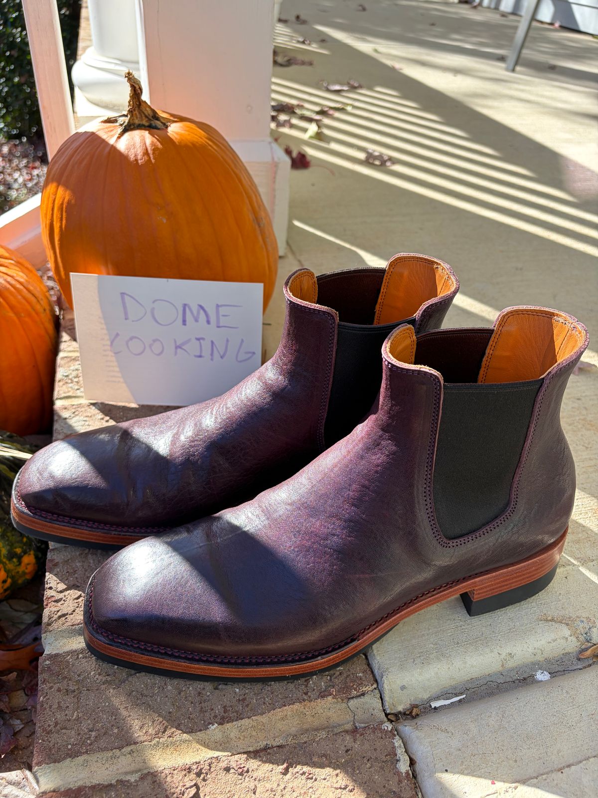 Photo by PinyonPine on November 4, 2025 of the Renav Renav / RTW Chelsea in Horween Aspen DHF Burgundy.