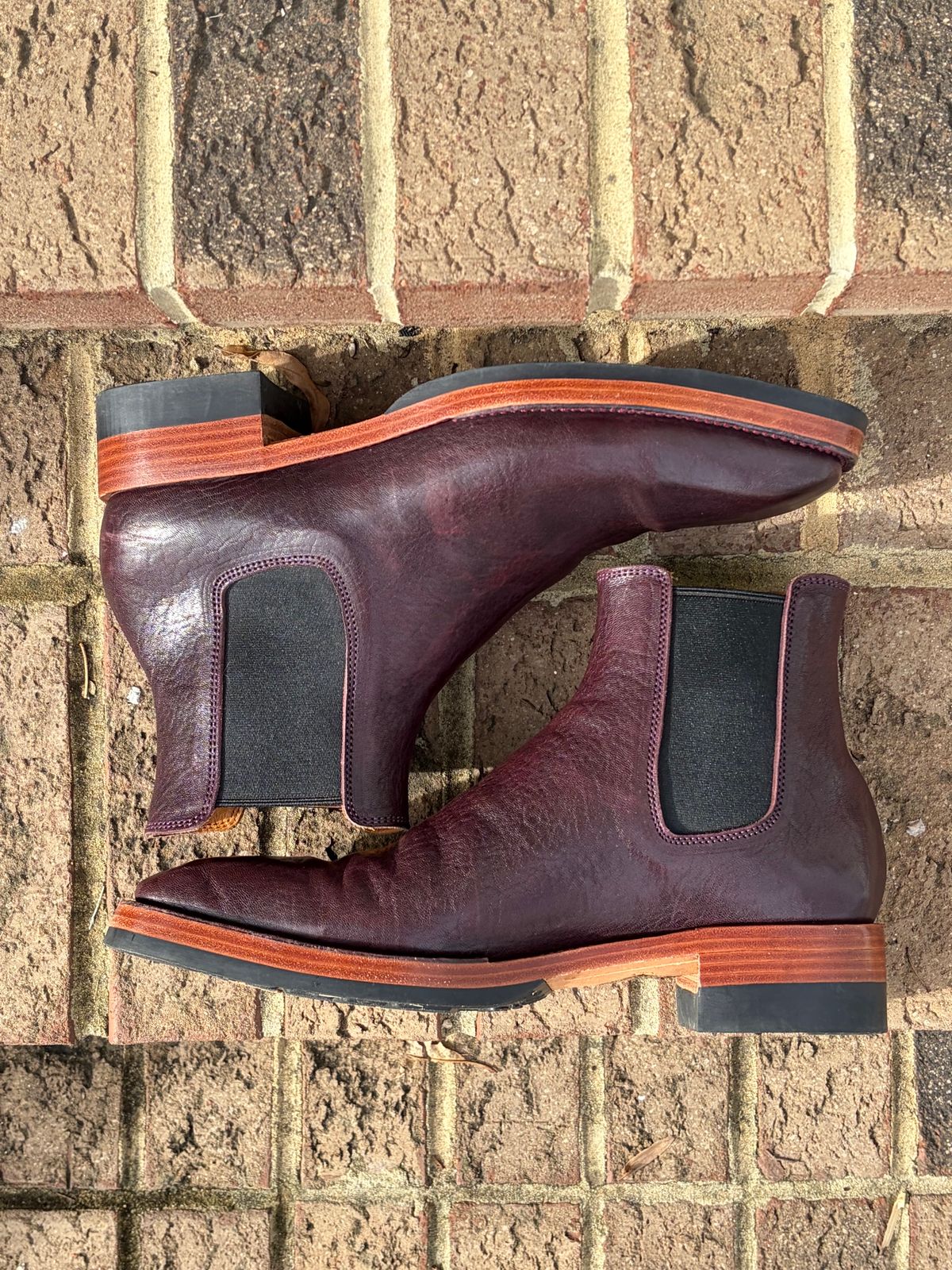 Photo by PinyonPine on December 4, 2025 of the Renav Renav / RTW Chelsea in Horween Aspen DHF Burgundy.
