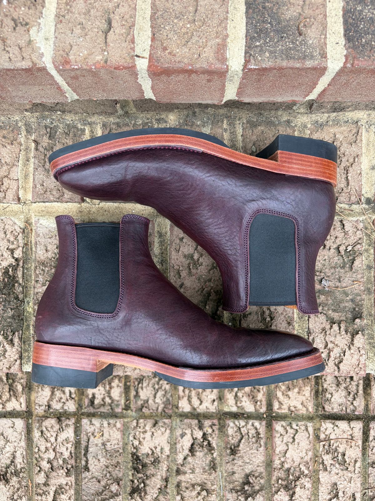 Photo by PinyonPine on January 3, 2026 of the Renav Renav / RTW Chelsea in Horween Aspen DHF Burgundy.