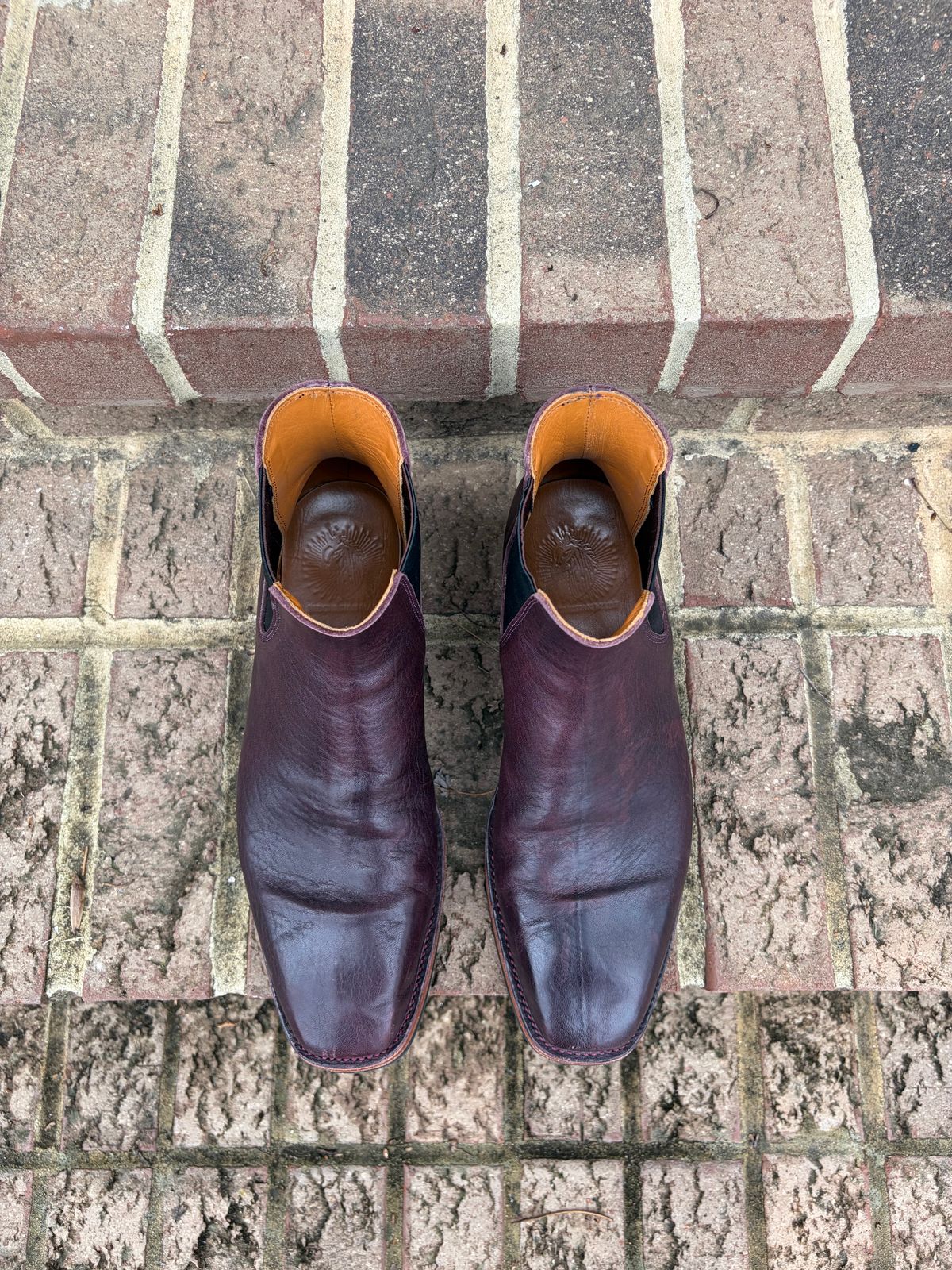 Photo by PinyonPine on January 3, 2026 of the Renav Renav / RTW Chelsea in Horween Aspen DHF Burgundy.