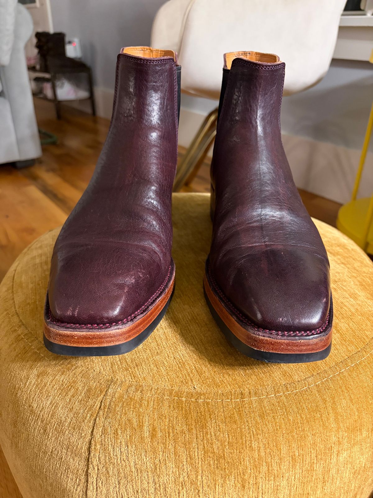 Photo by PinyonPine on February 6, 2026 of the Renav Renav / RTW Chelsea in Horween Aspen DHF Burgundy.
