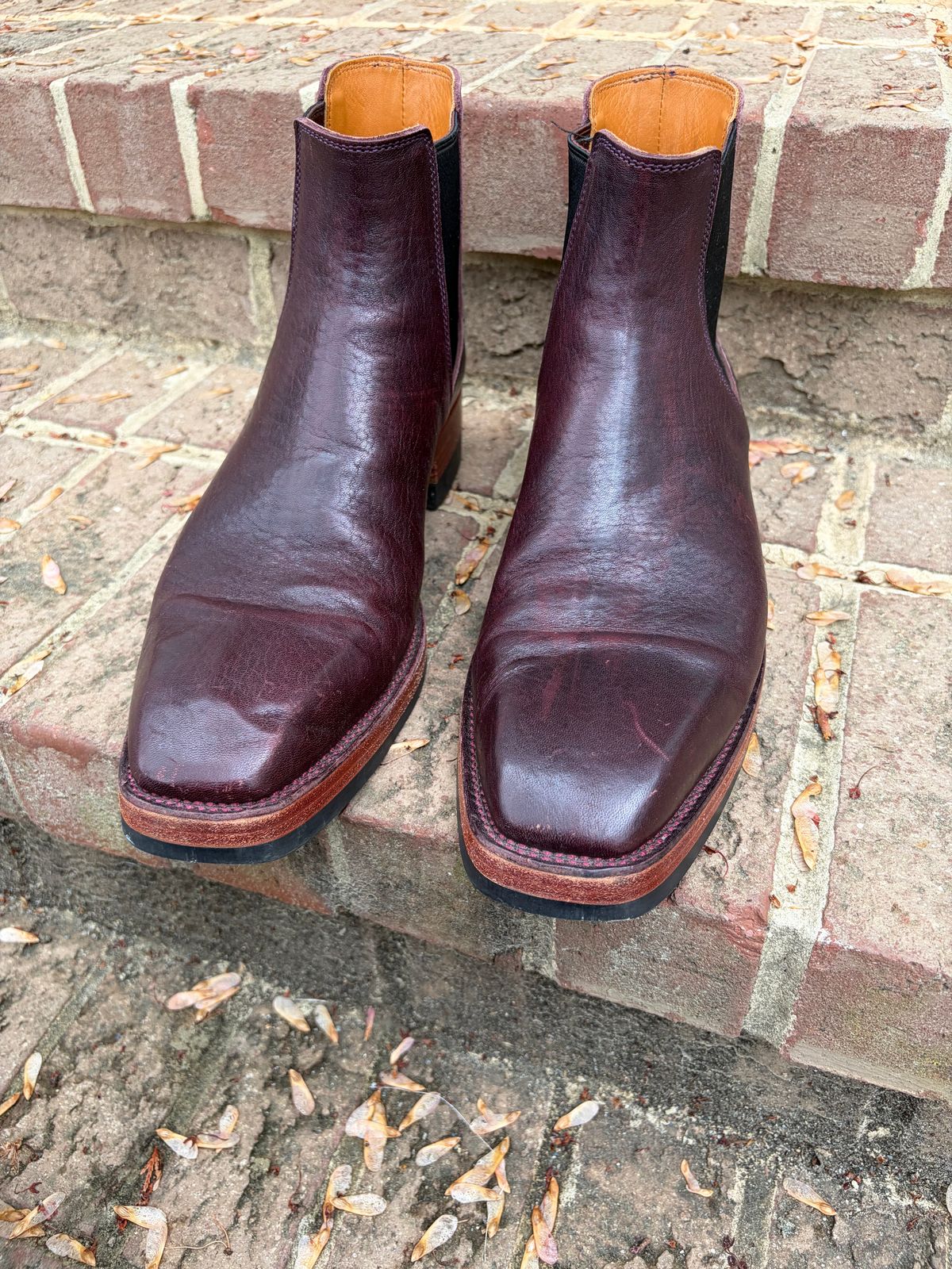 Photo by PinyonPine on April 5, 2026 of the Renav Renav / RTW Chelsea in Horween Aspen DHF Burgundy.