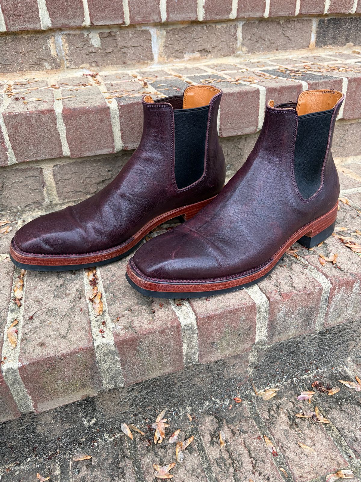 Photo by PinyonPine on April 5, 2026 of the Renav Renav / RTW Chelsea in Horween Aspen DHF Burgundy.