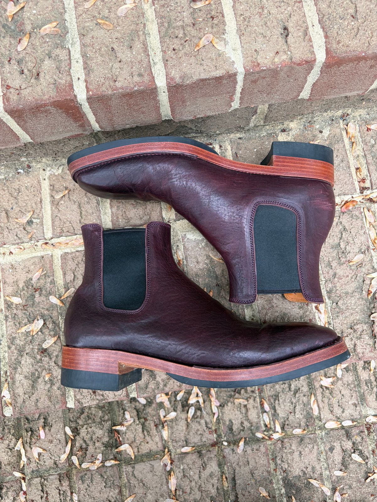 Photo by PinyonPine on April 5, 2026 of the Renav Renav / RTW Chelsea in Horween Aspen DHF Burgundy.