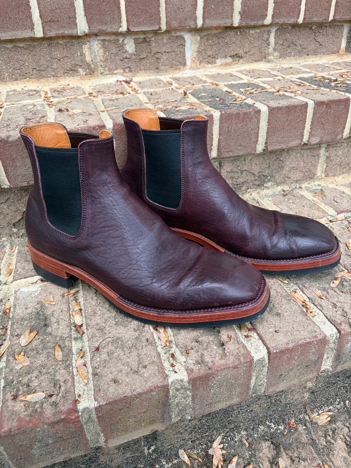 Photo by PinyonPine on April 5, 2026 of the Renav Renav / RTW Chelsea in Horween Aspen DHF Burgundy.