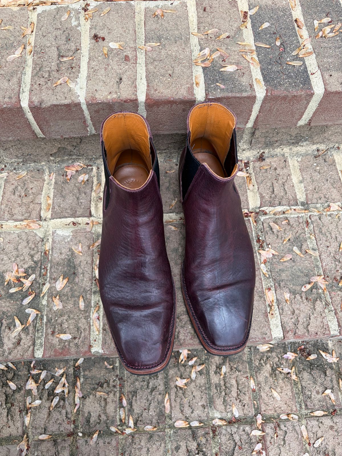 Photo by PinyonPine on April 5, 2026 of the Renav Renav / RTW Chelsea in Horween Aspen DHF Burgundy.