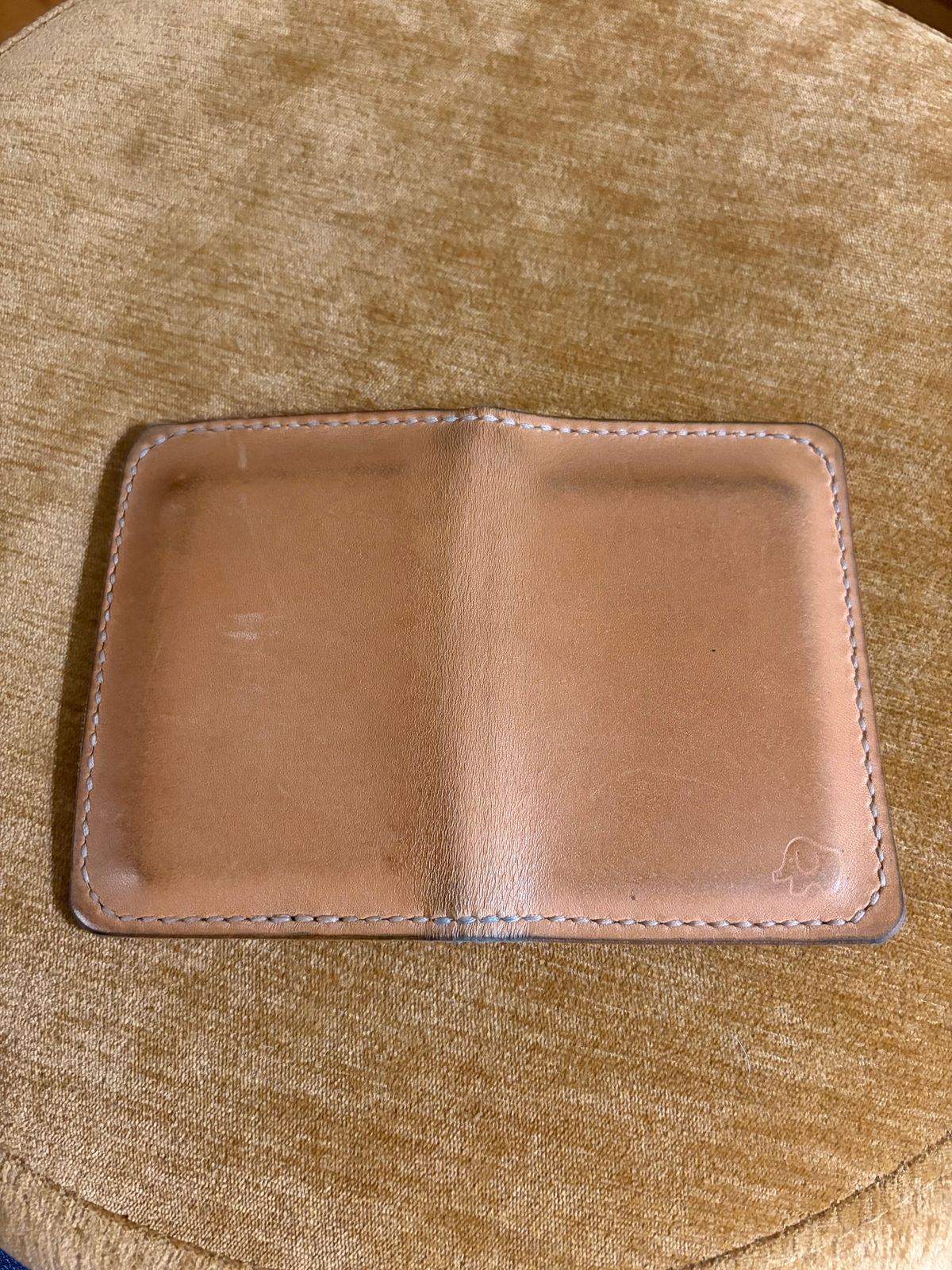 Photo by PinyonPine on February 6, 2026 of the Oldwalrus Two Slot Bifold Wallet in Horween Double Glazed Natural Latigo.