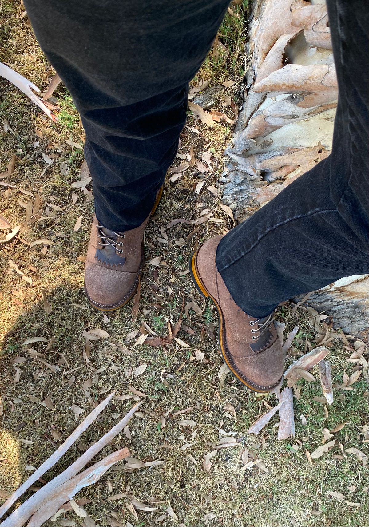 Photo by Andreas_V on August 29, 2025 of the Drew's Boots 8-Inch Contractor in Brown Roughout.