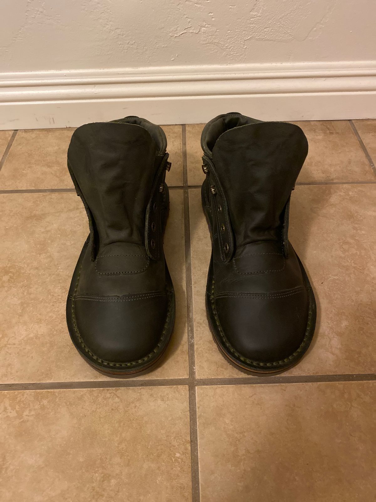 Photo by Andreas_V on May 23, 2025 of the Jim Green African Ranger Barefoot Boot in Houston Green.