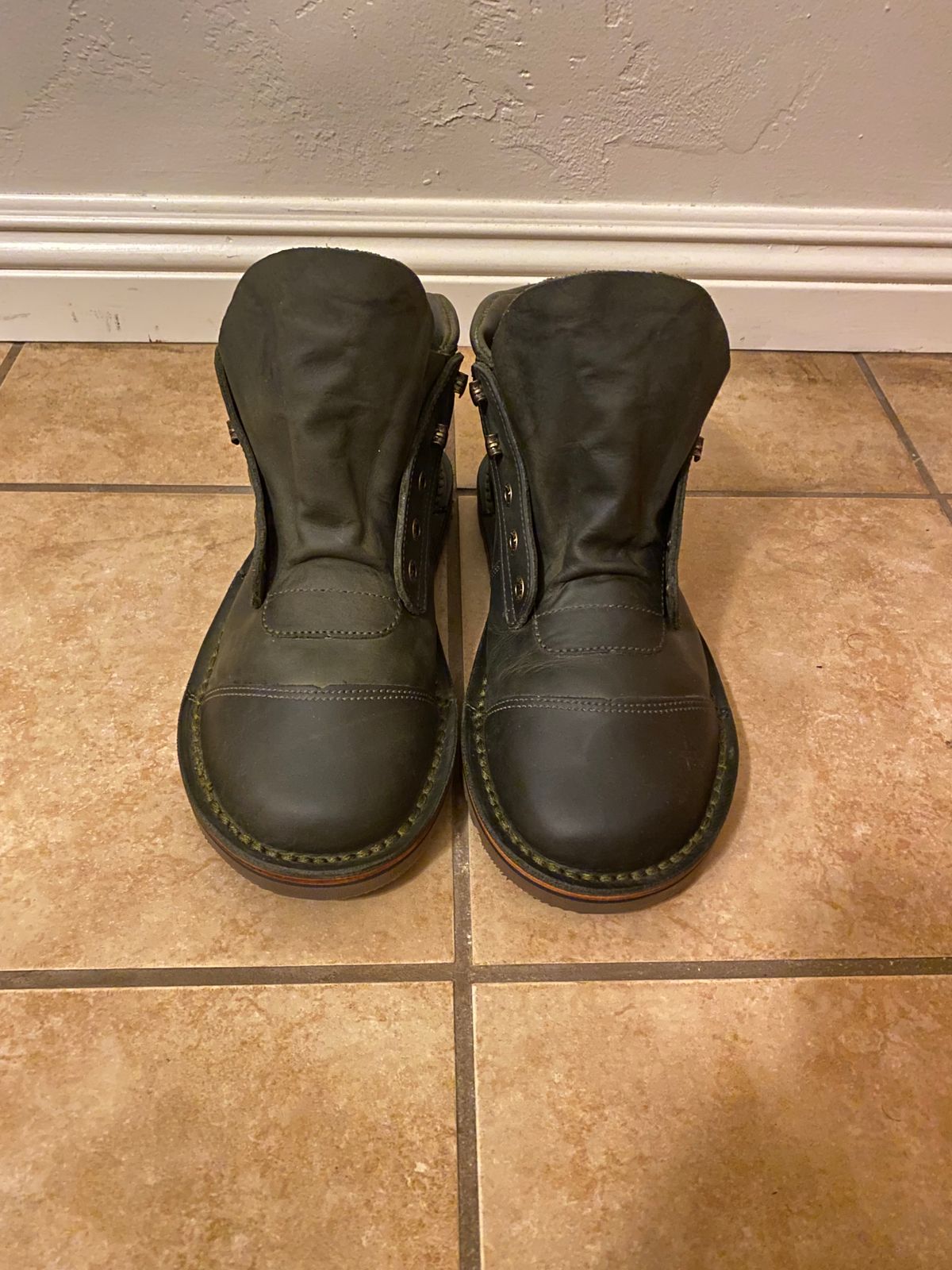 Photo by Andreas_V on May 23, 2025 of the Jim Green African Ranger Barefoot Boot in Houston Green.