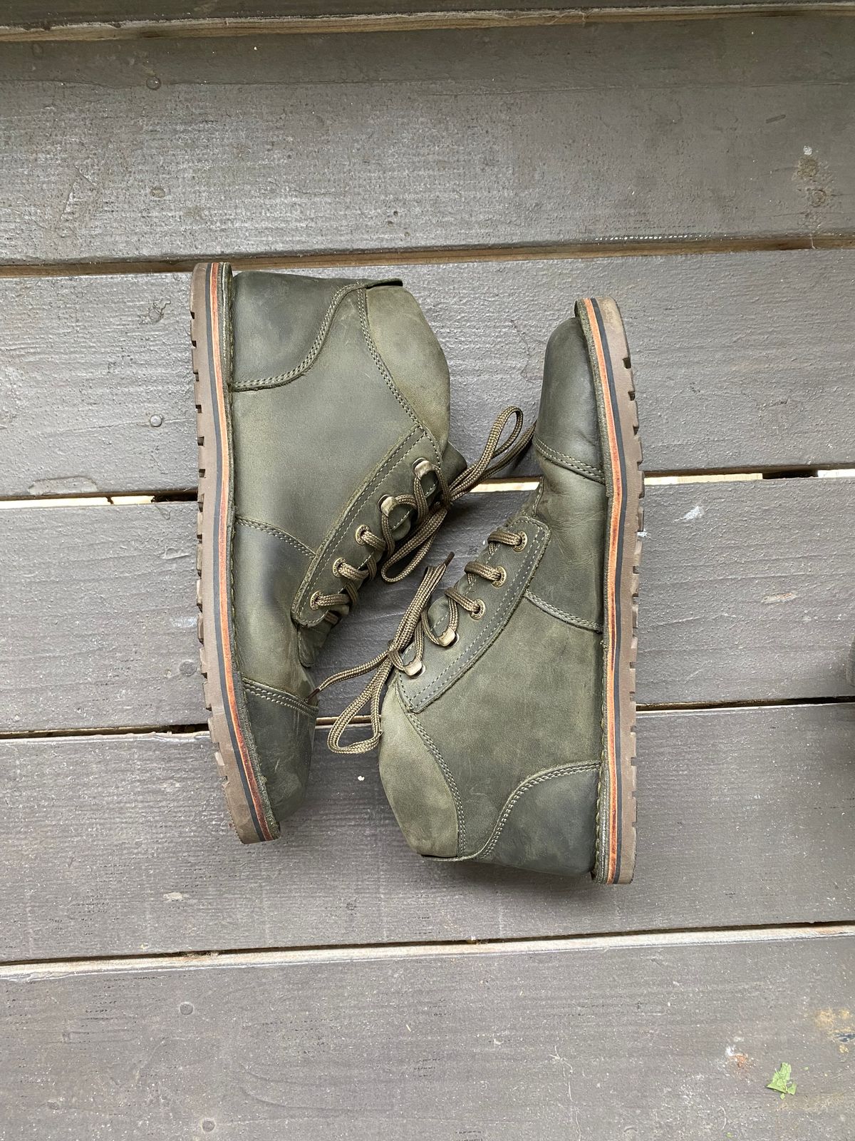 Photo by Andreas_V on June 1, 2025 of the Jim Green African Ranger Barefoot Boot in Houston Green.