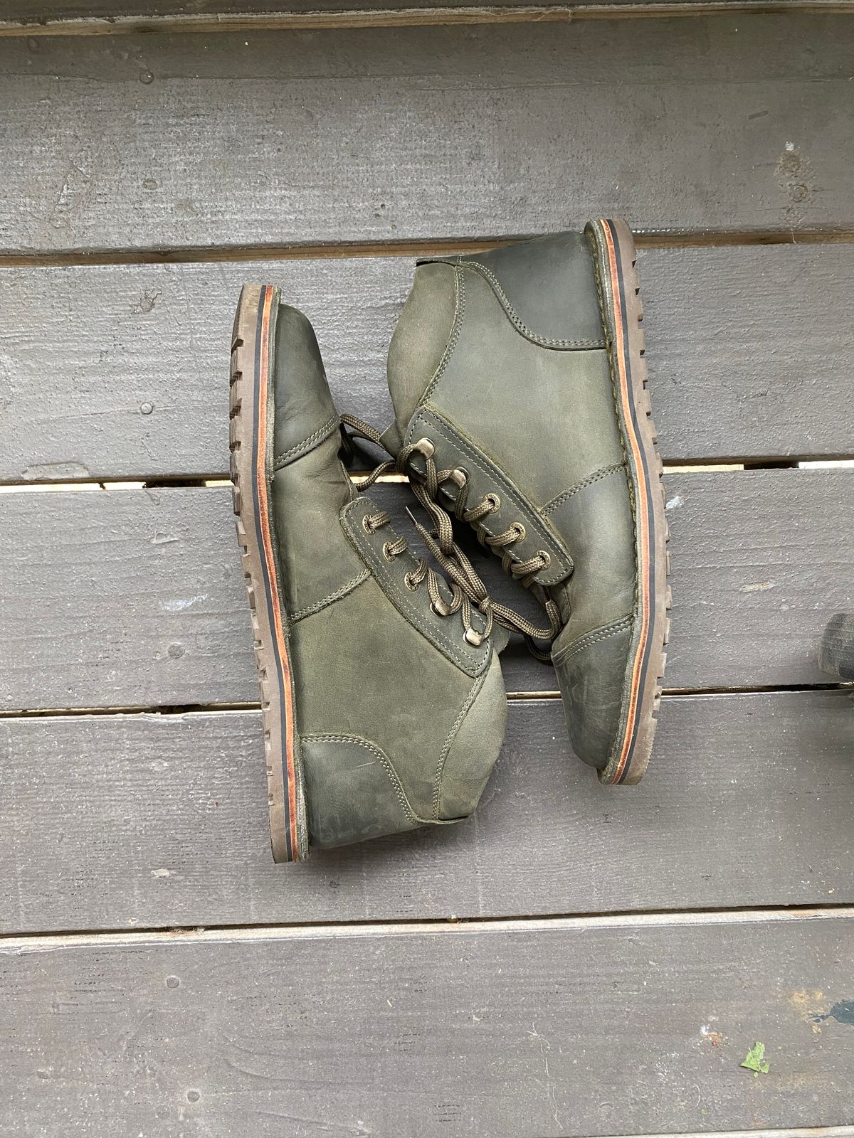 Photo by Andreas_V on June 1, 2025 of the Jim Green African Ranger Barefoot Boot in Houston Green.