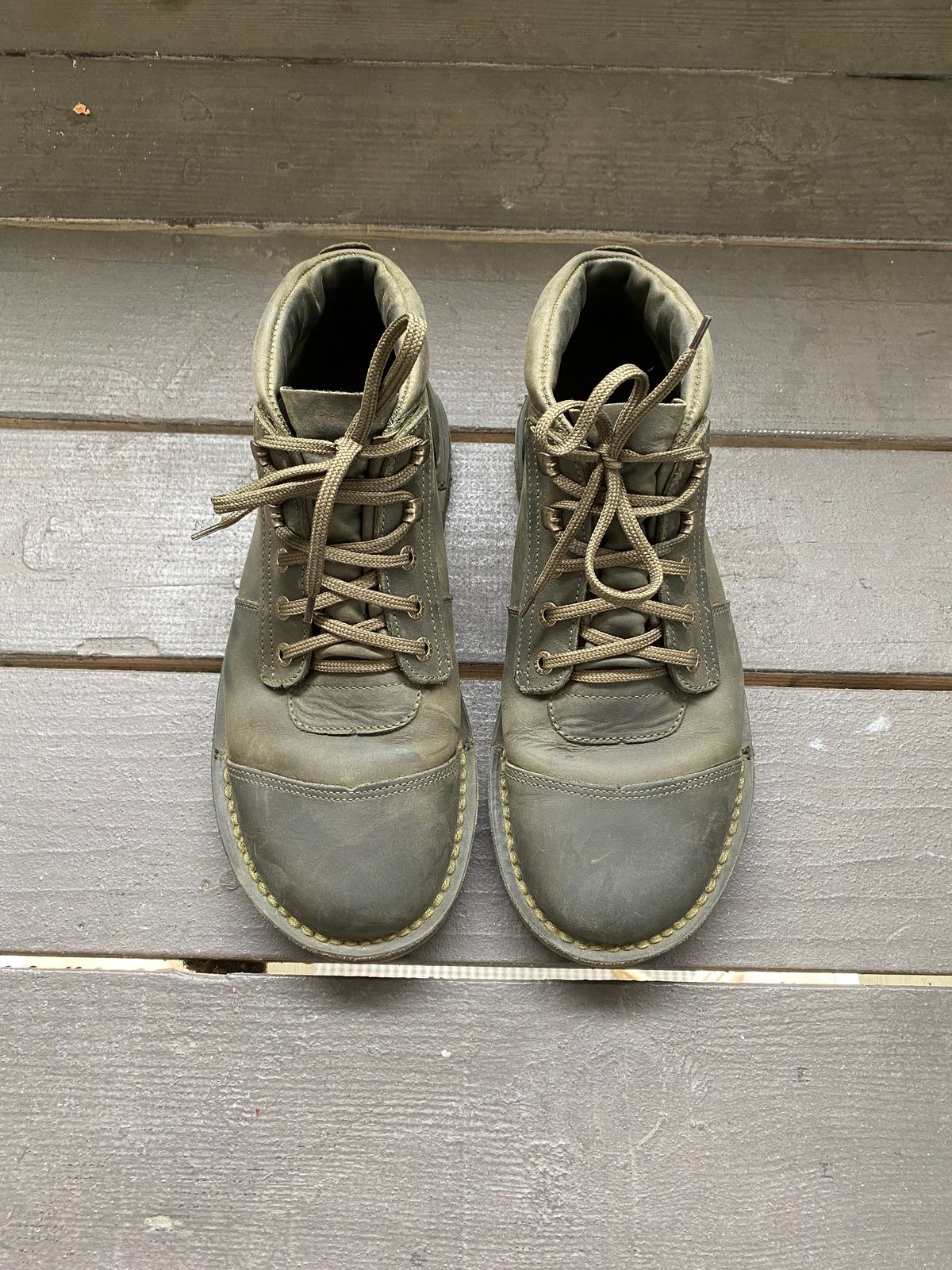 Photo by Andreas_V on June 1, 2025 of the Jim Green African Ranger Barefoot Boot in Houston Green.