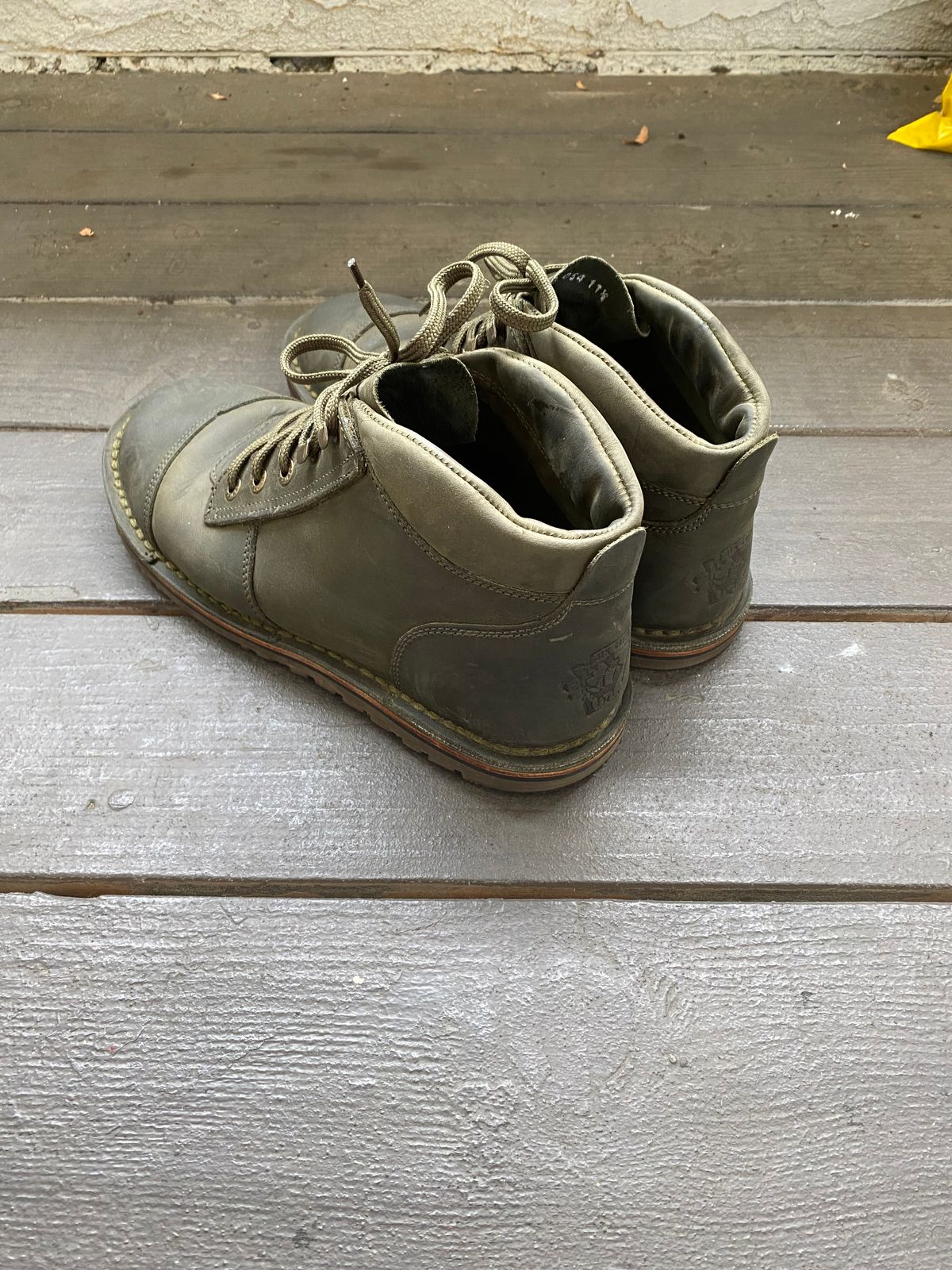 Photo by Andreas_V on June 1, 2025 of the Jim Green African Ranger Barefoot Boot in Houston Green.