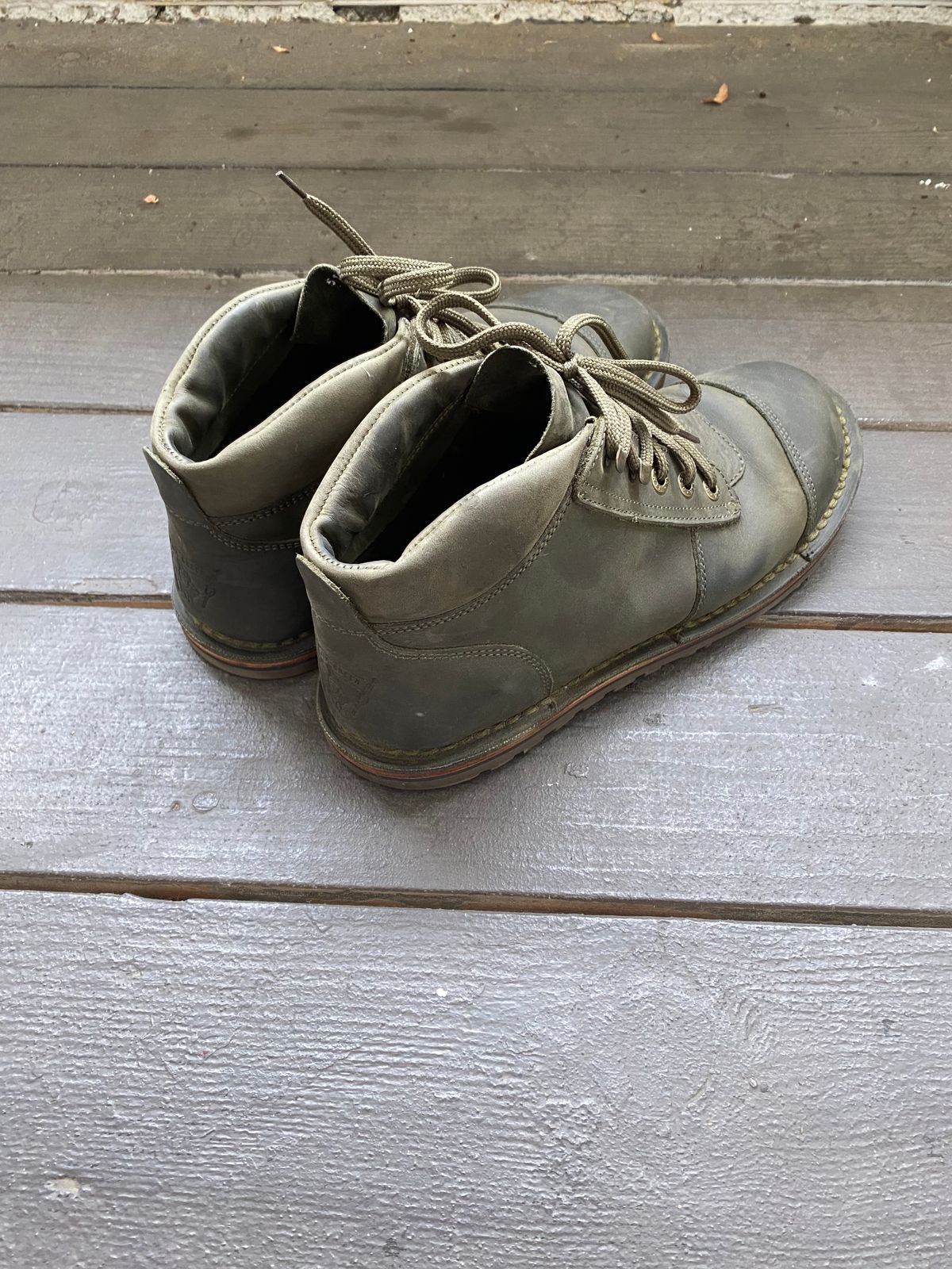 Photo by Andreas_V on June 1, 2025 of the Jim Green African Ranger Barefoot Boot in Houston Green.