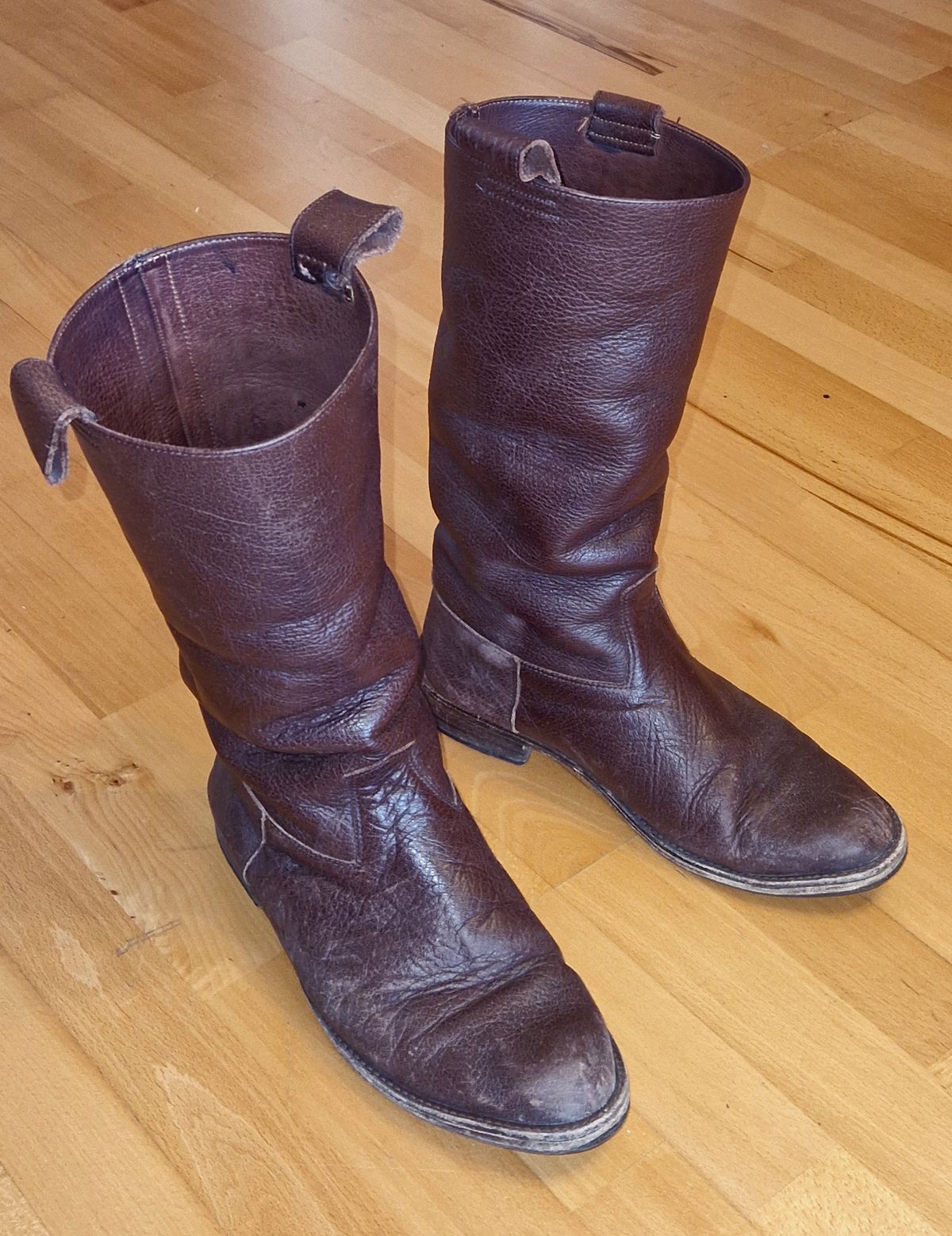 Photo by trystanfranziskus on December 20, 2025 of the El Boyero Botas Selteñas - Cuero de Búfalo in ELE-250-BUFALO.