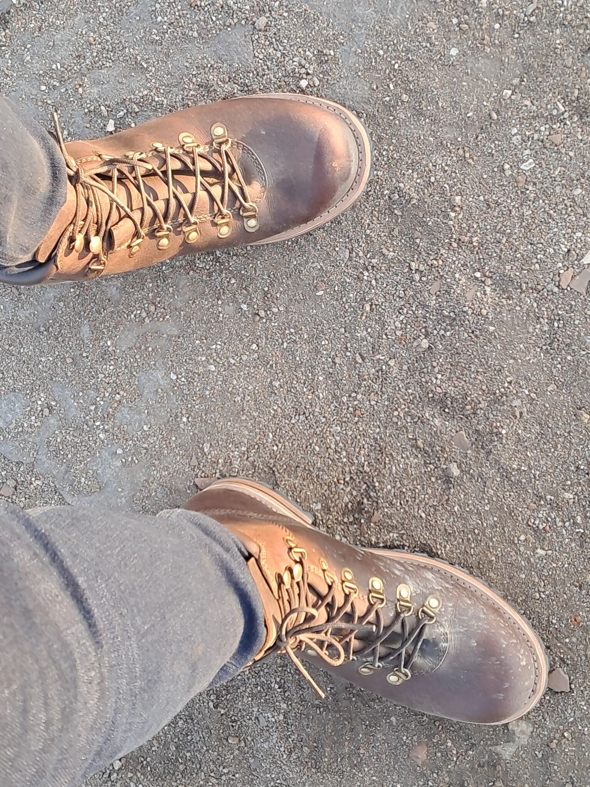 Photo by bhairava on March 9, 2025 of the Craft & Glory Craft & Glory / Hike Boot in Craft & Glory / Full Grain Oiled Buffalo / Vintage Brown.