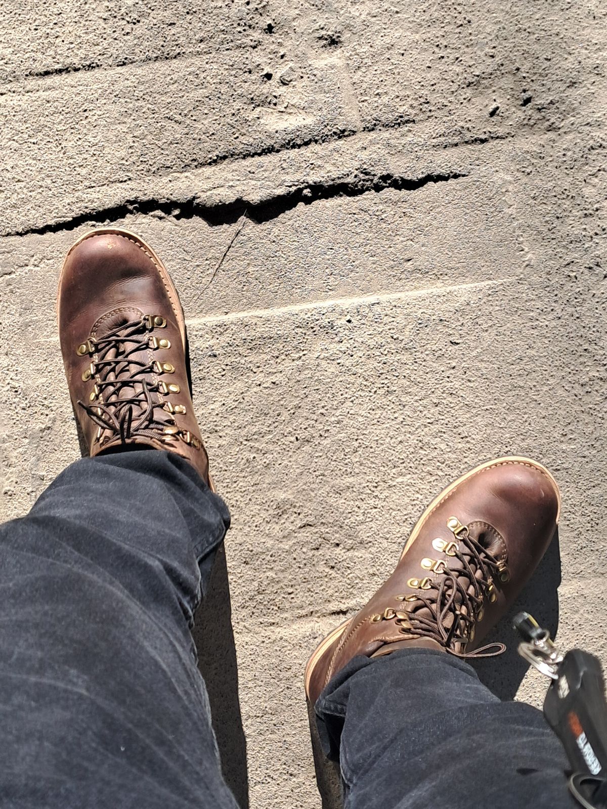 Photo by bhairava on March 12, 2025 of the Craft & Glory Craft & Glory / Hike Boot in Craft & Glory / Full Grain Oiled Buffalo / Vintage Brown.