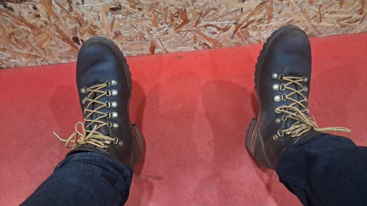 Photo by bhairava on April 29, 2025 of the Craft & Glory Craft & Glory / Hike Boot in Craft & Glory / Full Grain Oiled Buffalo / Vintage Brown.