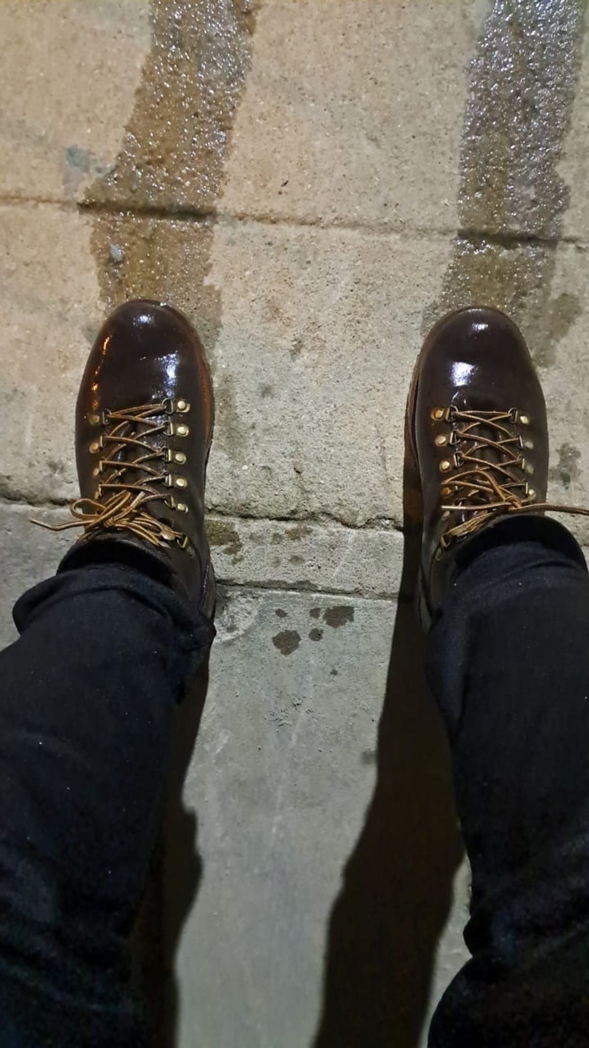 Photo by bhairava on April 29, 2025 of the Craft & Glory Craft & Glory / Hike Boot in Craft & Glory / Full Grain Oiled Buffalo / Vintage Brown.