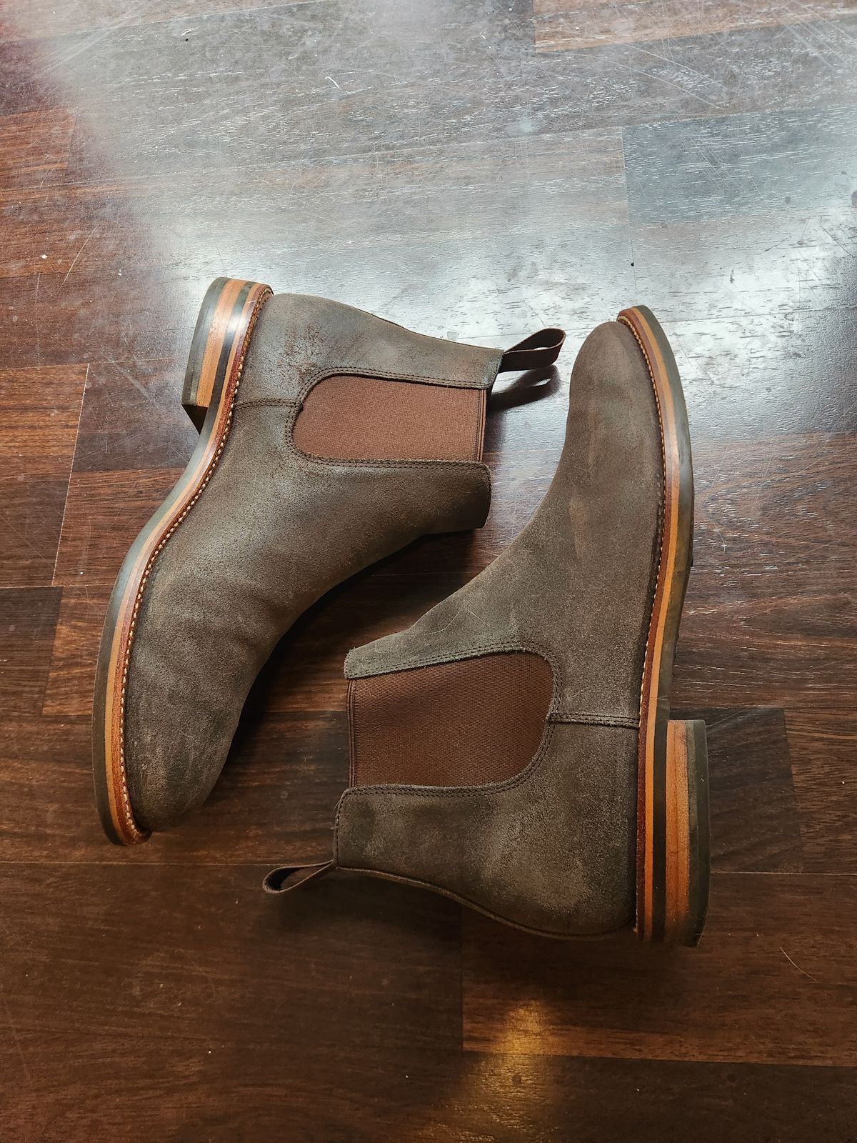 Photo by Tieric on June 21, 2025 of the Grant Stone Chelsea Boot in C.F. Stead Earth Waxy Commander Suede.